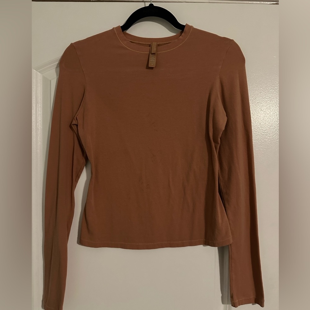 SKIMS: FITS EVERYBODY LONG SLEEVE